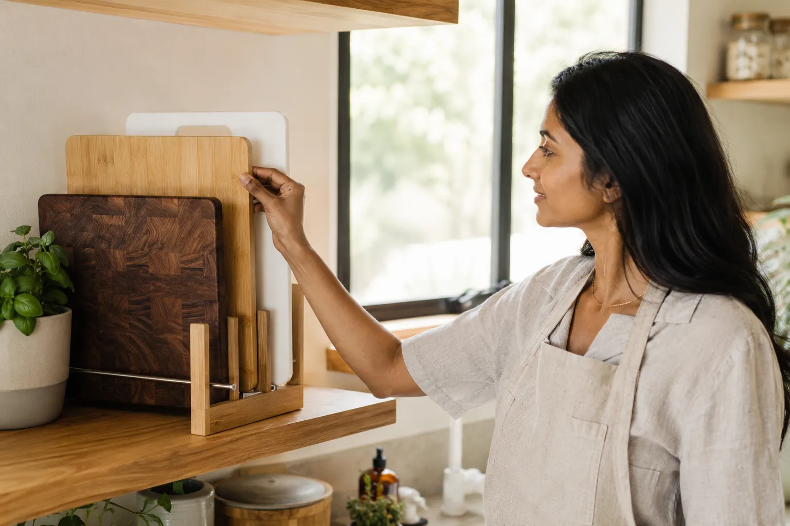 How to Store Cutting Boards to Keep Them from Smelling